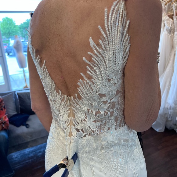 Stunning Bridal Dress - never worn! - Picture 5 of 5